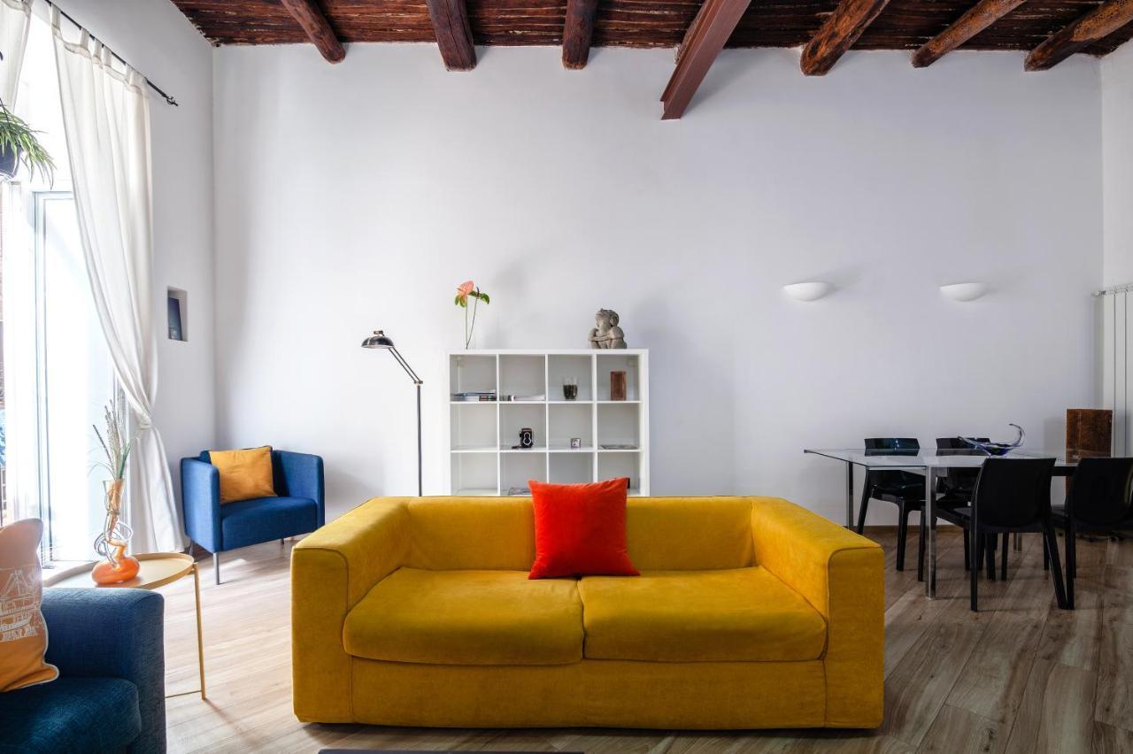 Appartamento Moderno Nel Centro Storico Naples Luaran gambar