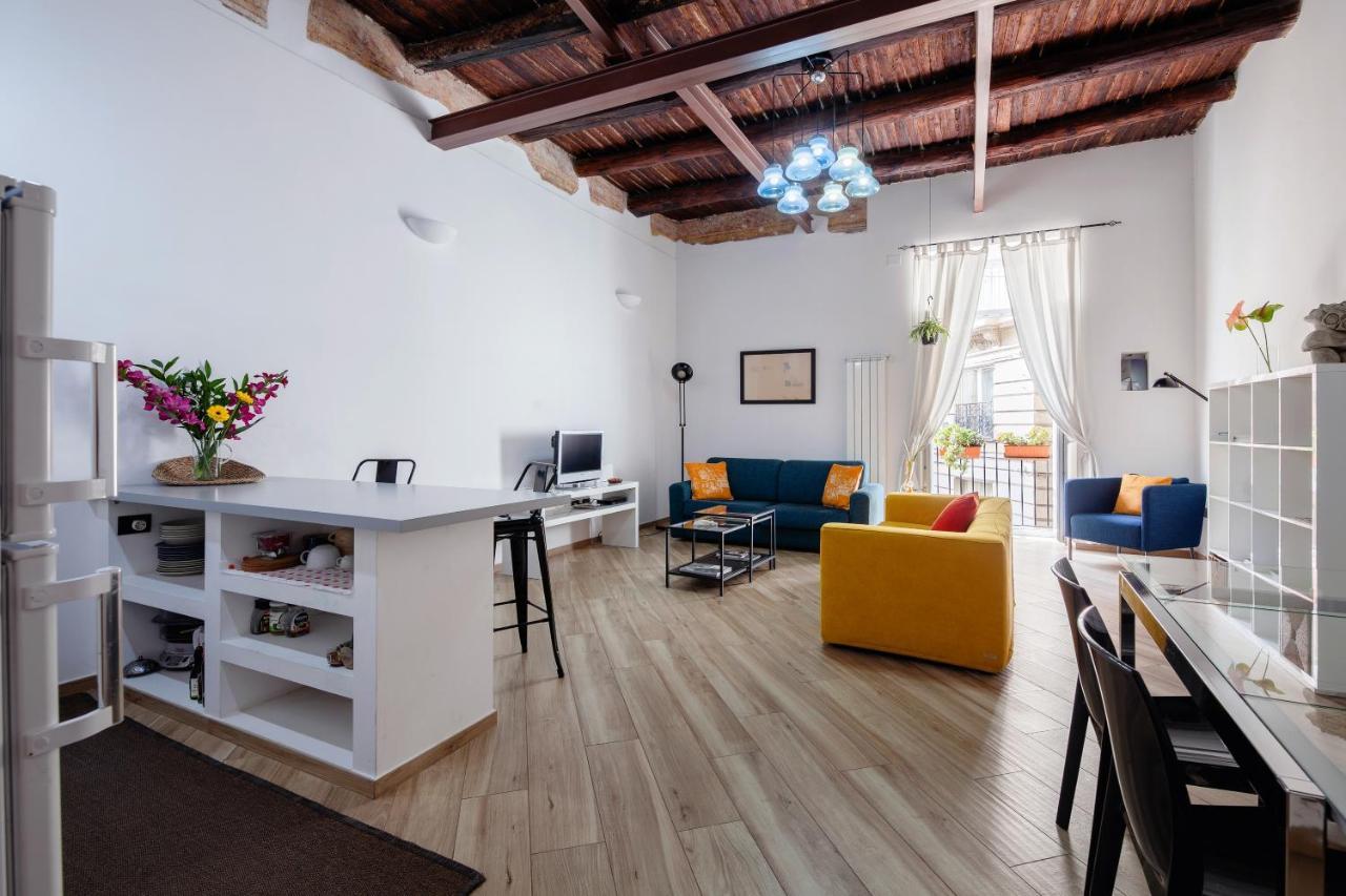 Appartamento Moderno Nel Centro Storico Naples Luaran gambar