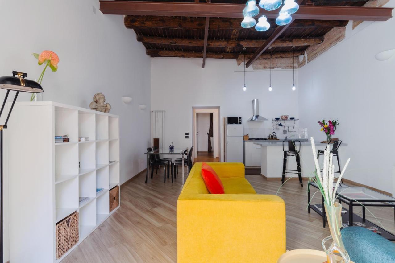 Appartamento Moderno Nel Centro Storico Naples Luaran gambar
