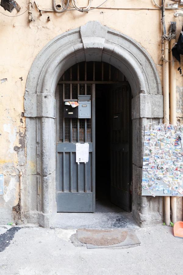 Appartamento Moderno Nel Centro Storico Naples Luaran gambar