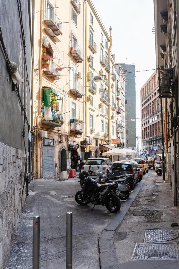 Appartamento Moderno Nel Centro Storico Naples Luaran gambar